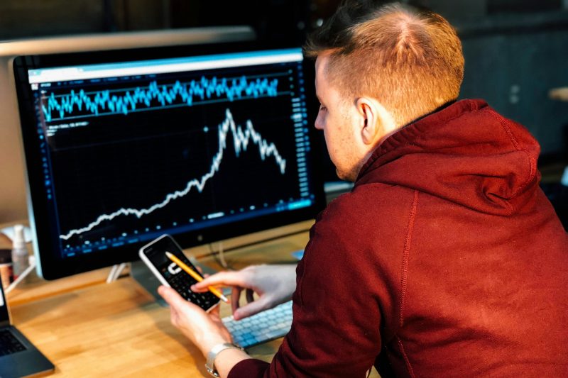 How to Balance Forex Trading with a 9-5 Job